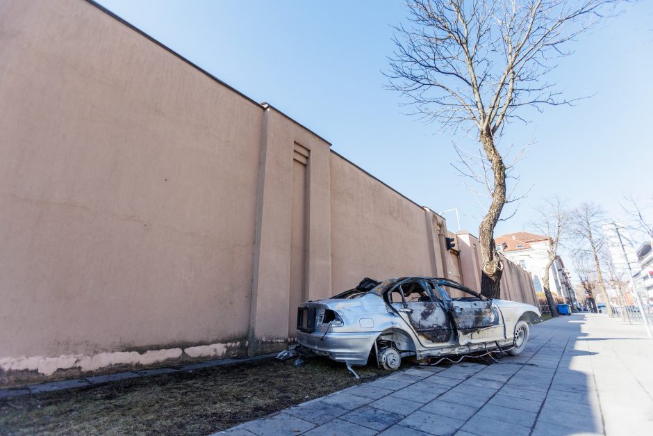 Už sudaužyto BMW padegimą – į teisiamųjų suolą