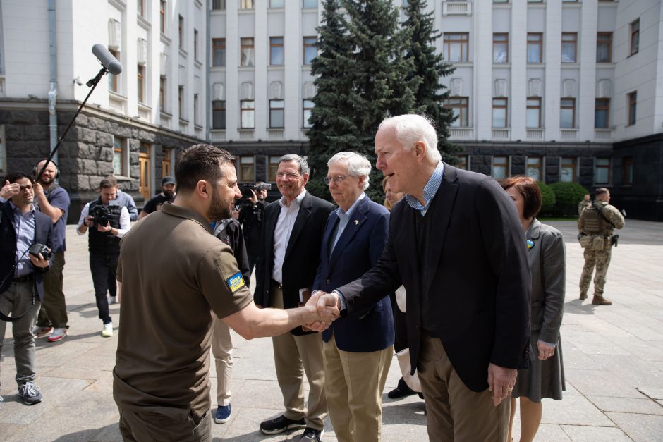 Kyjive apsilankosi JAV senatorių delegacija: remsime Ukrainą, kol ši kova bus baigta