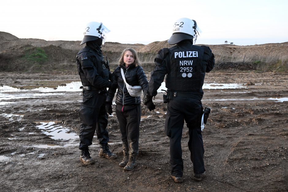 G. Thunberg buvo sulaikyta per protestą Vokietijos anglių kasykloje