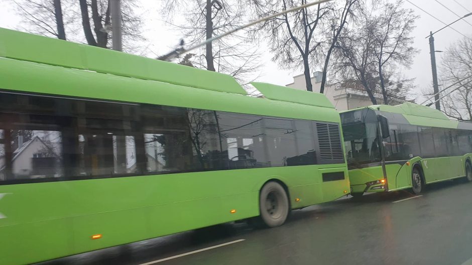 Stojo eismas: Savanorių prospekte nutįso didelė troleibusų eilė