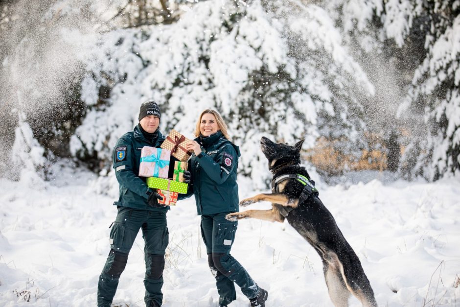 Internautus sužavėjo policijos pareigūnų žieminė fotosesija