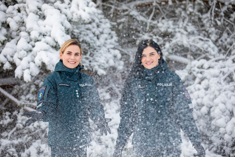 Internautus sužavėjo policijos pareigūnų žieminė fotosesija