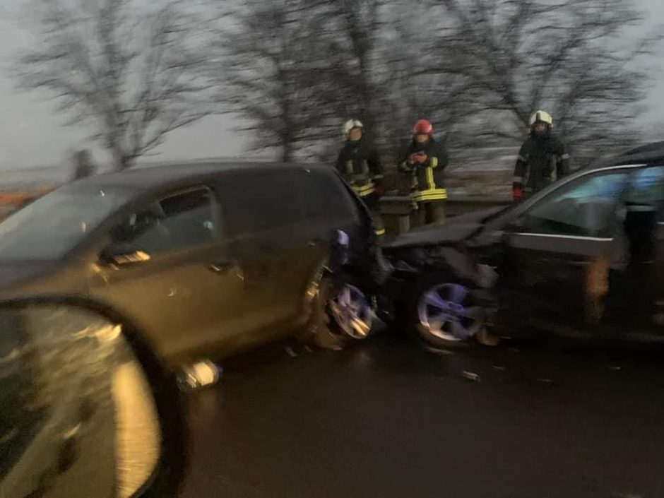 Slidus rytas: per du susidūrimus ties Rumšiškėmis nukentėjo ne tik 14 automobilių, bet ir žmonės