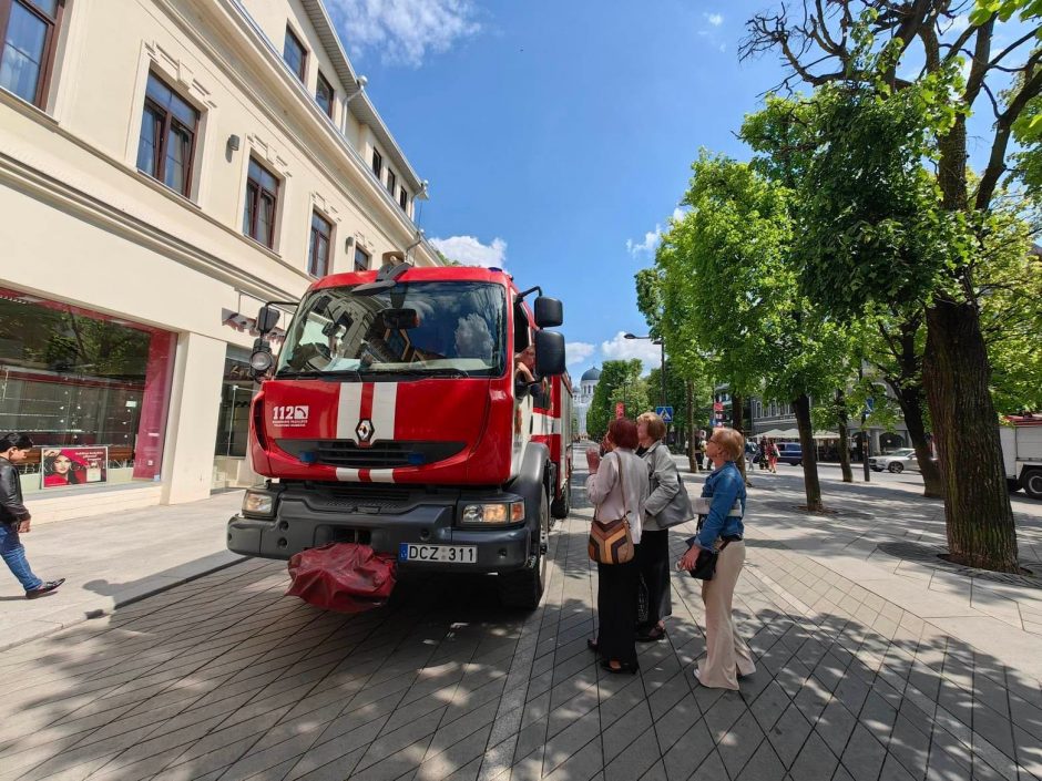 Laisvės alėjoje – neeilinė specialiųjų tarnybų apgultis: įtarimo šešėlis krito ant benamių