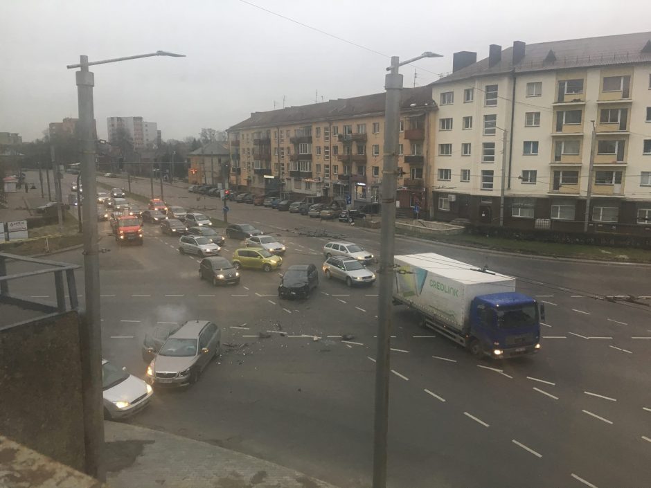 „Juodasis penktadienis“ Kauno gatvėse: tarp nukentėjusių per avarijas – ir kūdikis