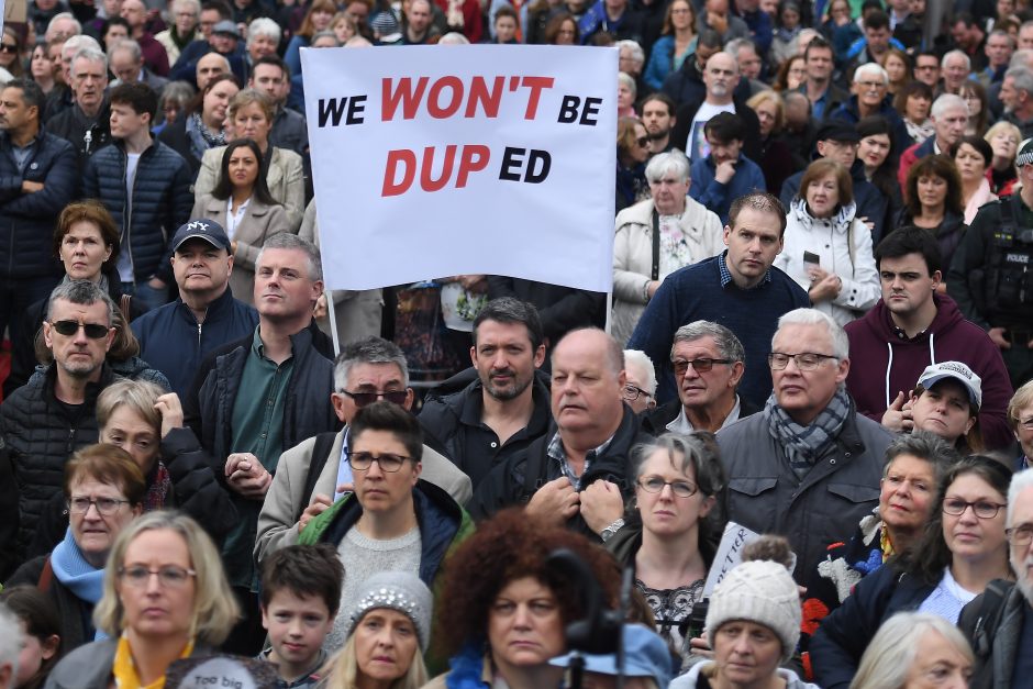 Londono gatves užkimšę demonstrantai reikalavo naujo balsavimo dėl „Brexit“