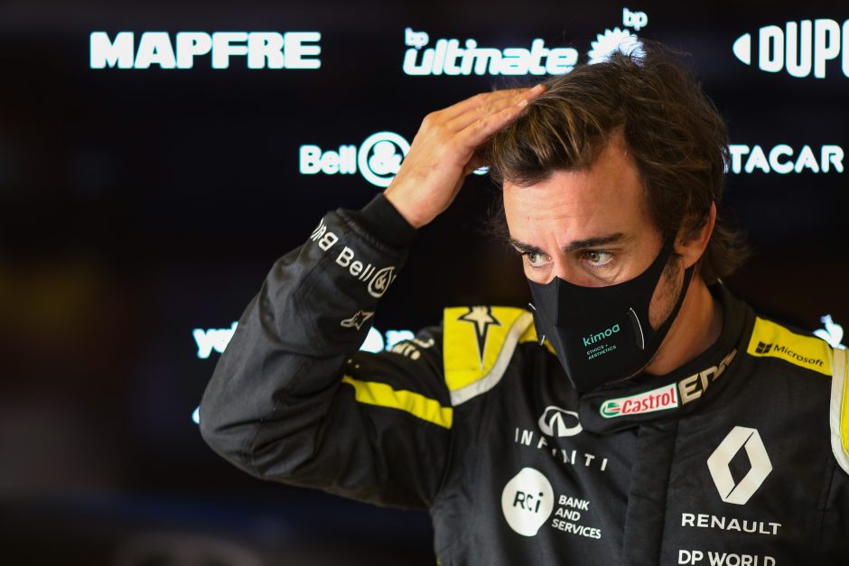 „Formulės 1“ čempionas F. Alonso važiuodamas dviračiu Šveicarijoje pateko į avariją