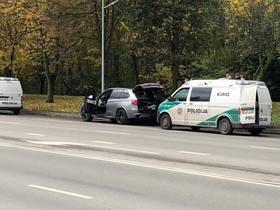 Policijos operacija Jonavos gatvėje: paaiškėjo, kad BMW tikrai buvo narkotikų