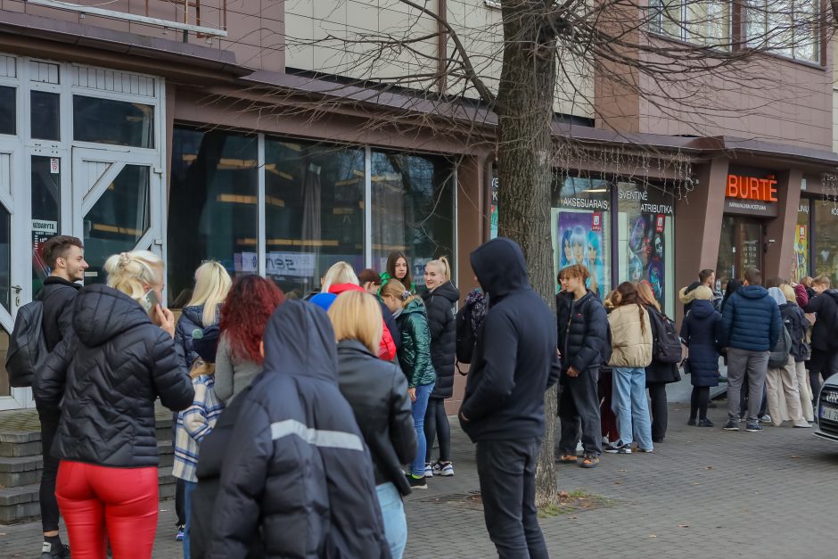 Kauniečiai jau ruošiasi Helovinui: prie šiurpių kostiumų nutįso eilės