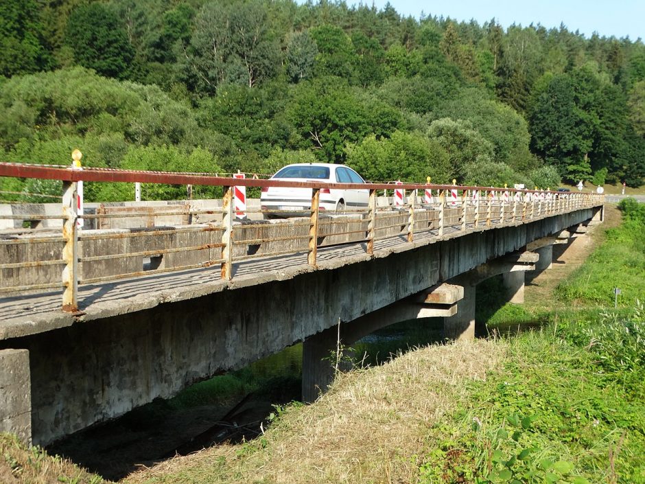 Pablogėjus tilto būklei uždaromas eismas tiltu per Dubysą