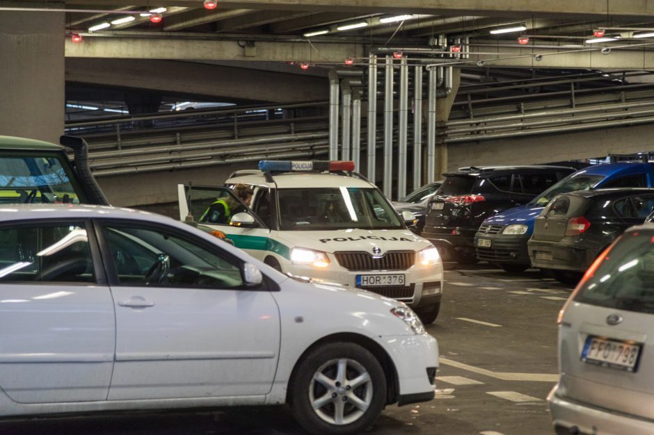 Karti patirtis „Akropolio“ aikštelėje: panelės stengėsi įrodyti, kad kliudžiau jų automobilį