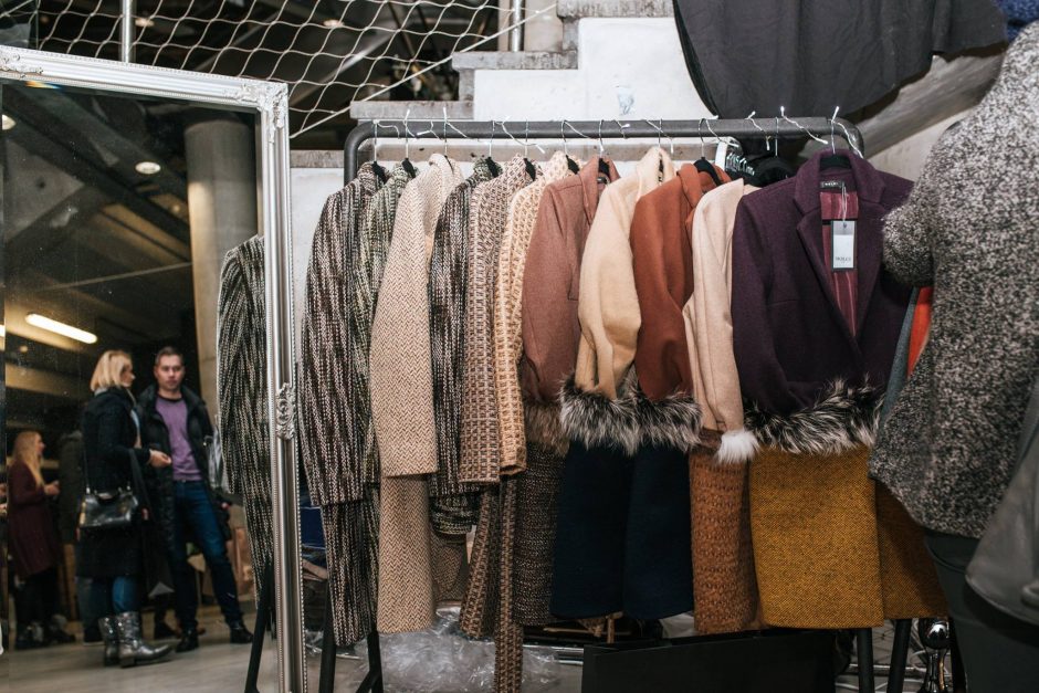 „Fashion bazaar“ išpirktuvėse – net 200 dalyvių ir stilingi kainų medžiotojai