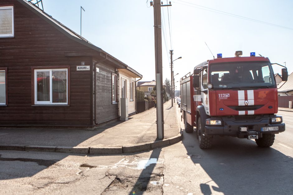 Ugniagesių sujudimas Vilijampolėje – degė garažas