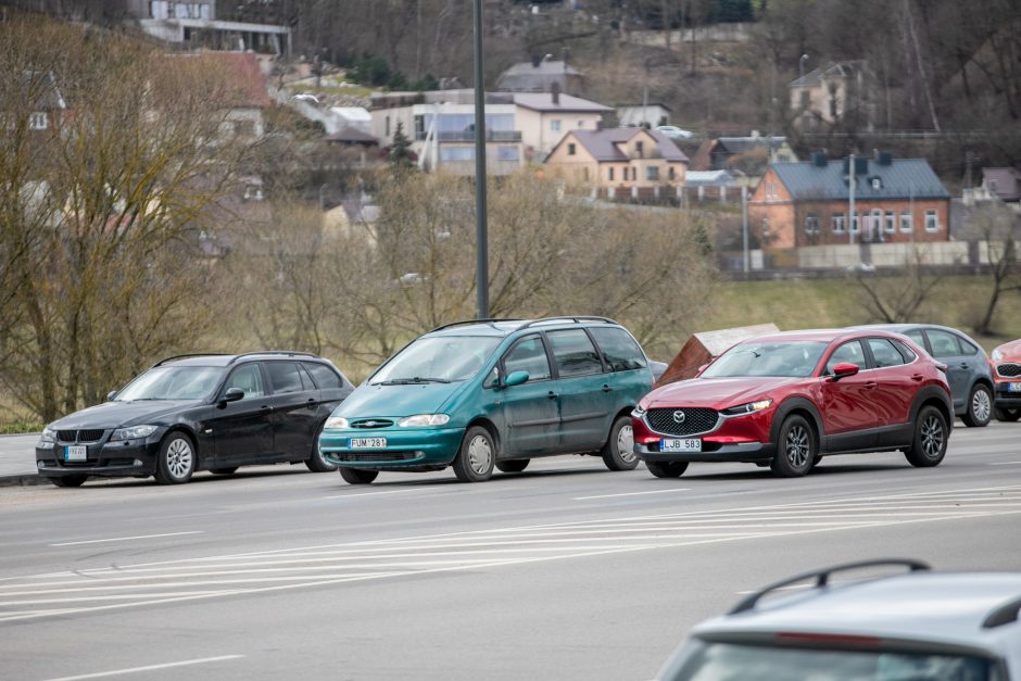 Karaliaus Mindaugo prospekte – eismo chaosas: avarinės situacijos ir vairuotojų barniai