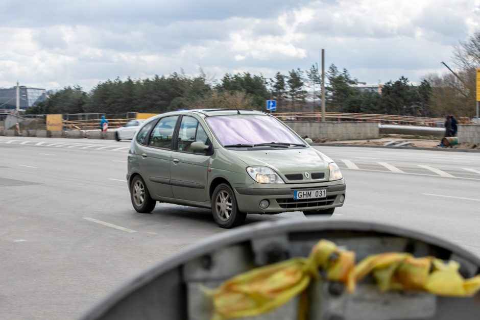 Karaliaus Mindaugo prospekte – eismo chaosas: avarinės situacijos ir vairuotojų barniai