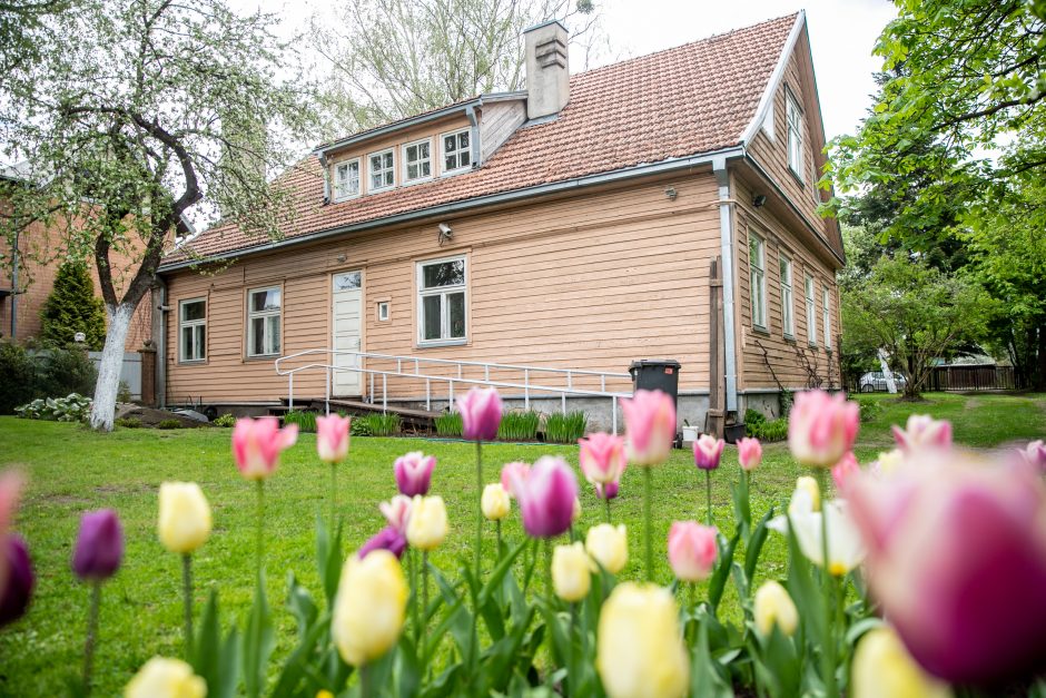 Dėl inkilų kabinimo akcijos muziejaus darbuotoja neteko darbo