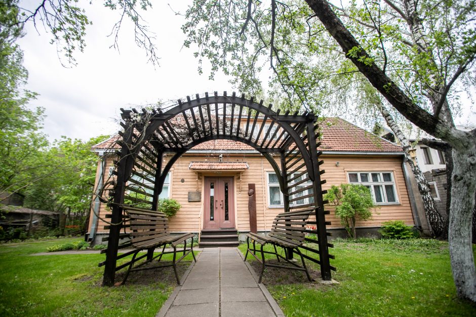 Dėl inkilų kabinimo akcijos muziejaus darbuotoja neteko darbo