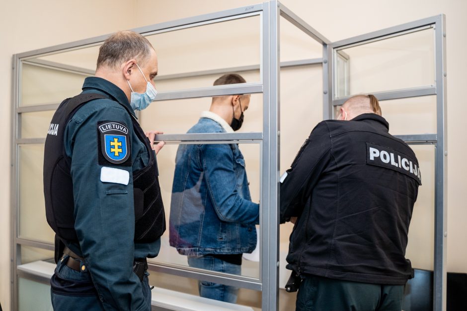 Akiplėšos suįžūlėjo po apklausos policijoje?