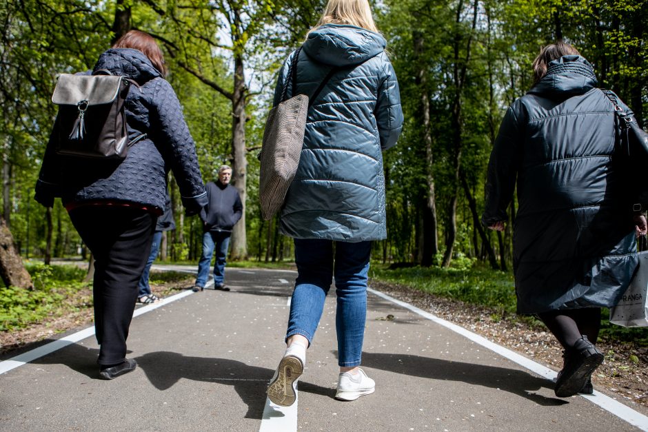 Dviračių takas Ąžuolyne: vieniems primena automagistralę, kitiems – pakilimo taką 