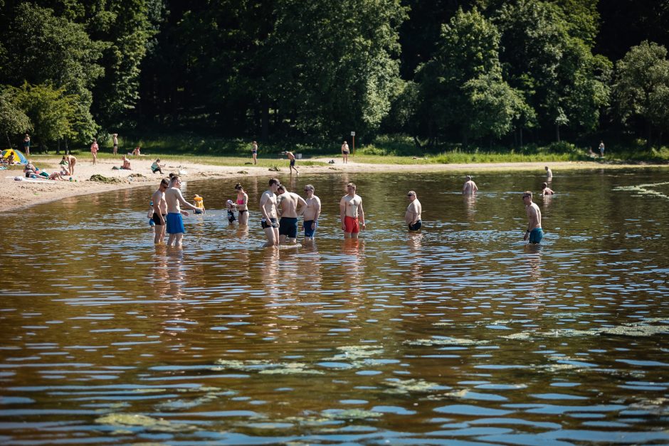 Gelbėtojai merginų be liemenėlių nedrausmina: svarbu, kad netrukdytų aplinkiniams