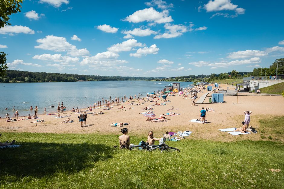 Gelbėtojai merginų be liemenėlių nedrausmina: svarbu, kad netrukdytų aplinkiniams