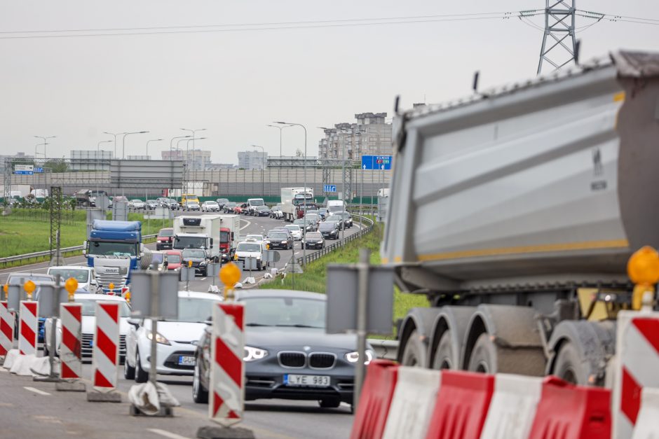 Sustabdė tilto remontą: bijo galimos nelaimės