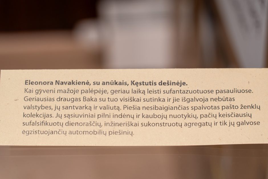 Kitokia paroda: K. Navako istoriją pasakoja peiliukas, krištolinė taurė ir juodas paltas