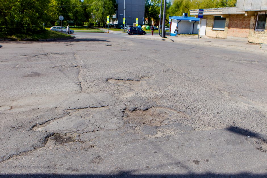 Troleibusų vairuotojai skundžiasi, o valdžia skėsčioja rankomis 