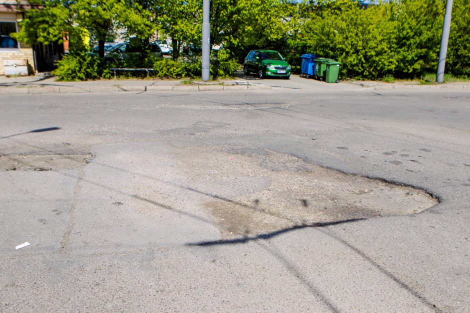 Troleibusų vairuotojai skundžiasi, o valdžia skėsčioja rankomis 