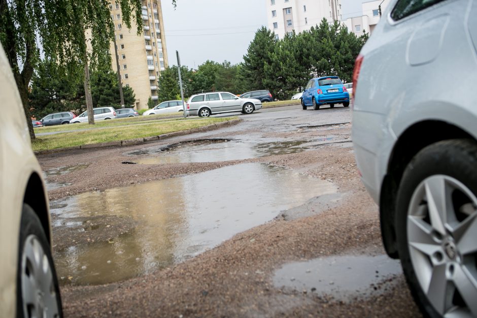 Piktinasi: savivaldybė niekaip nesutvarko aikštelės