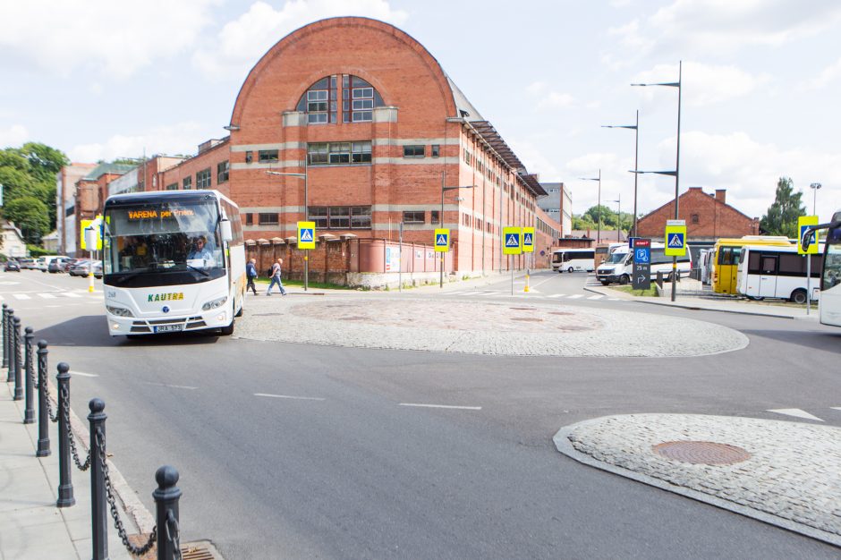 Autobusų vairuotojams taisyklės negalioja?