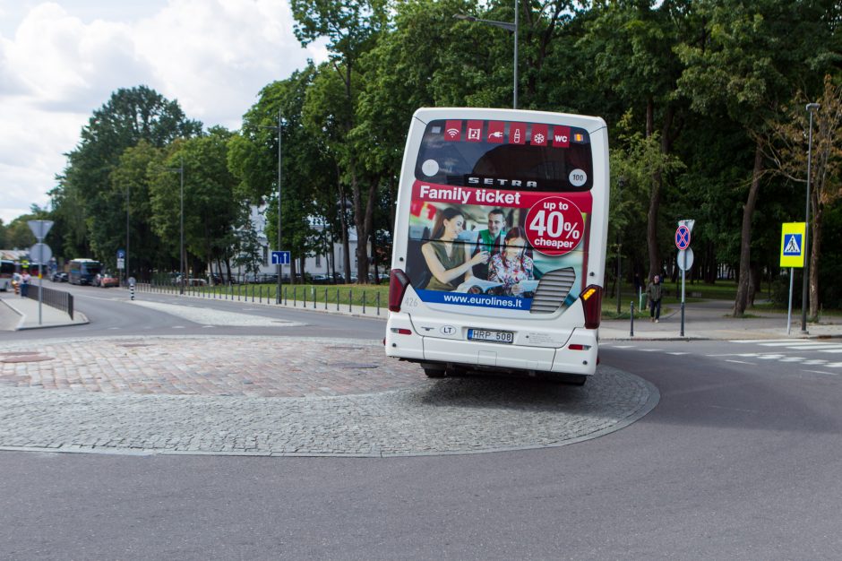 Autobusų vairuotojams taisyklės negalioja?