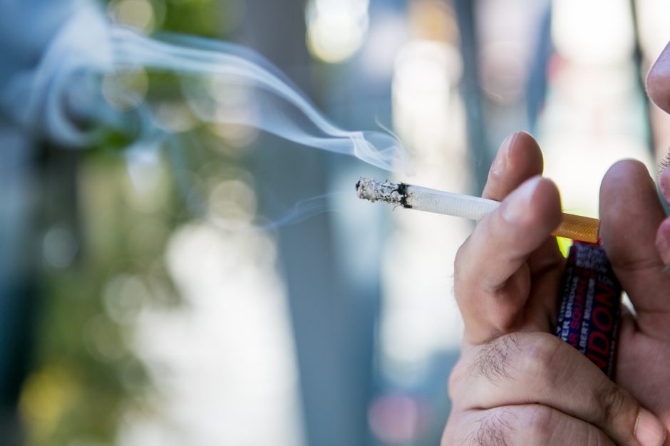 Daugiabučių balkonai tampa nerūkymo zonomis: kaip nauju įstatymu naudojasi kauniečiai?
