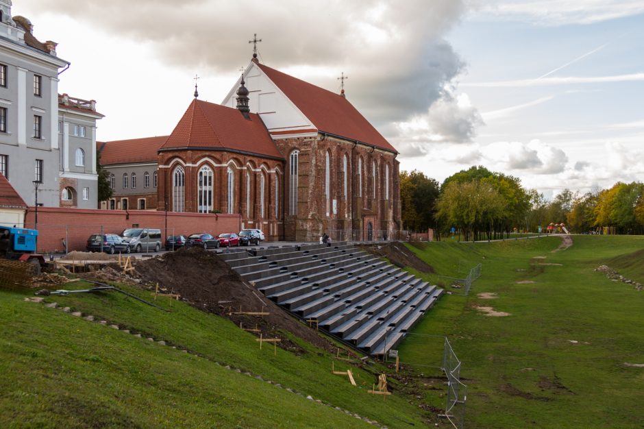 Ką slepia Kauno pilies griovio šlaitas?