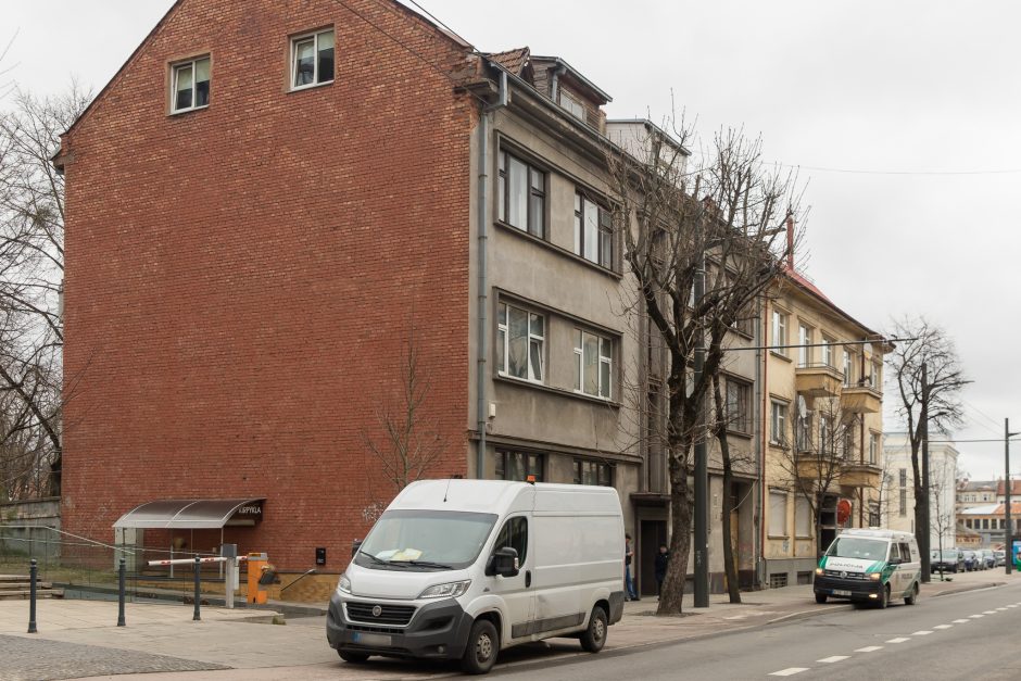 Neišlaikė nervai: dėl netinkamai pastatyto automobilio Kauno centre susikibo du vyrai