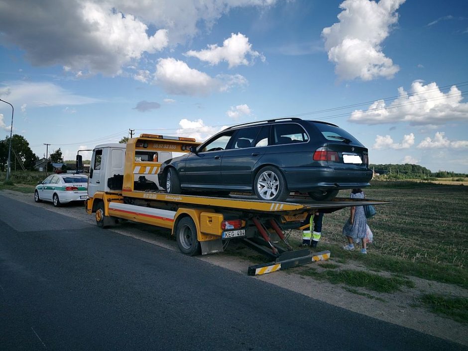 Savaitgalis pareigūnų akimis: lakstūnas su BMW, važiavę A juosta ir gerokai įkaušę 