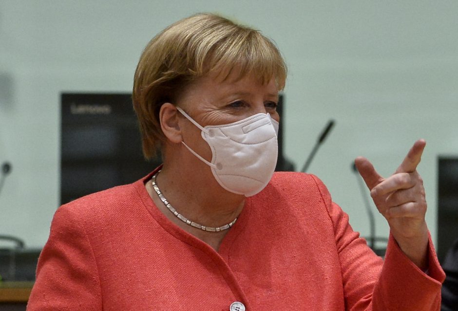 A. Merkel gina „lėtesnę“ ES vakcinavimo kampaniją