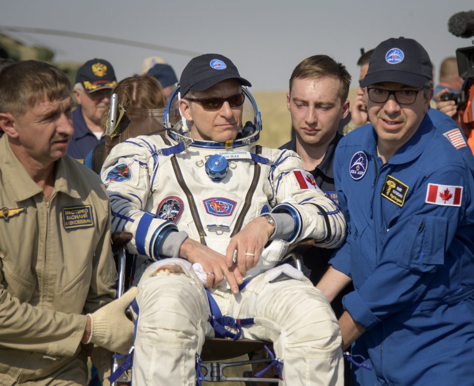 Kanados, Rusijos ir JAV astronautai saugiai grįžo iš Tarptautinės kosminės stoties
