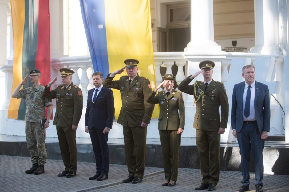 Lietuvos kariuomenės vadas su Islandijos atstove aptarė indėlį į NATO batalioną