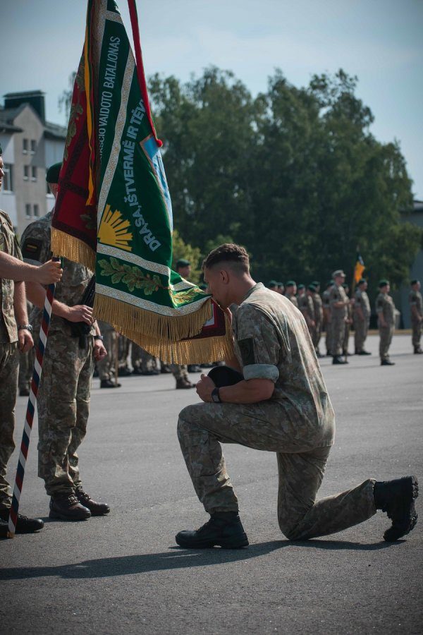 Privalomąją pradinę tarnybą baigė 800 šauktinių