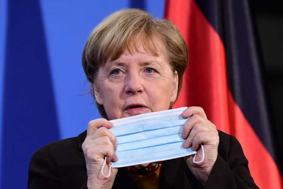 A. Merkel paragino JAV eksportuoti vakcinas nuo COVID-19