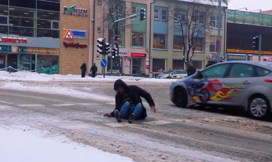 Policija 10 minučių stebėjo pėsčiųjų perėją: užfiksuoti vaizdai kelia nerimą