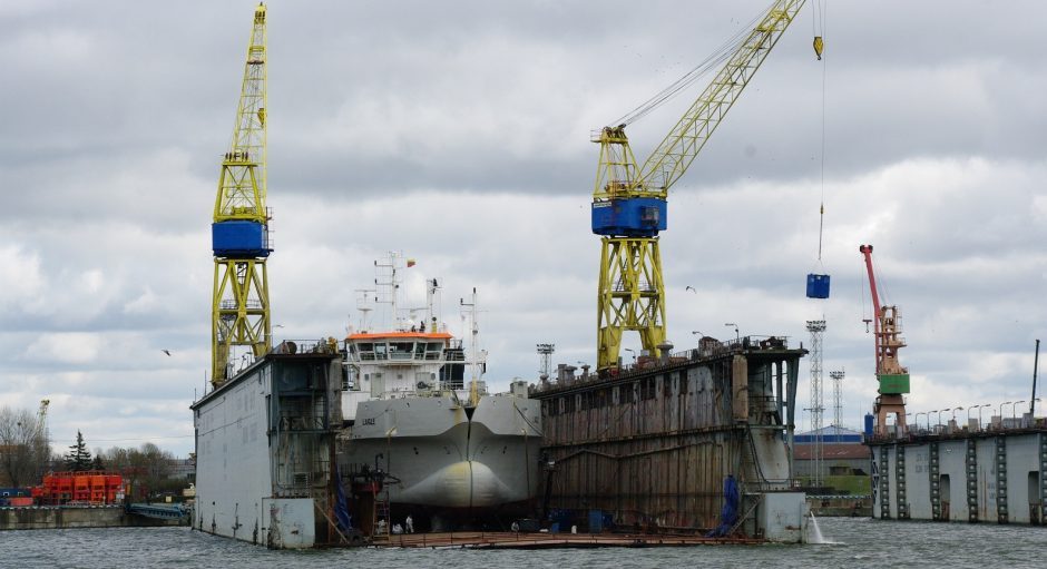 Tragedija laivų gamykloje: lūžus kranui žuvo du žmonės