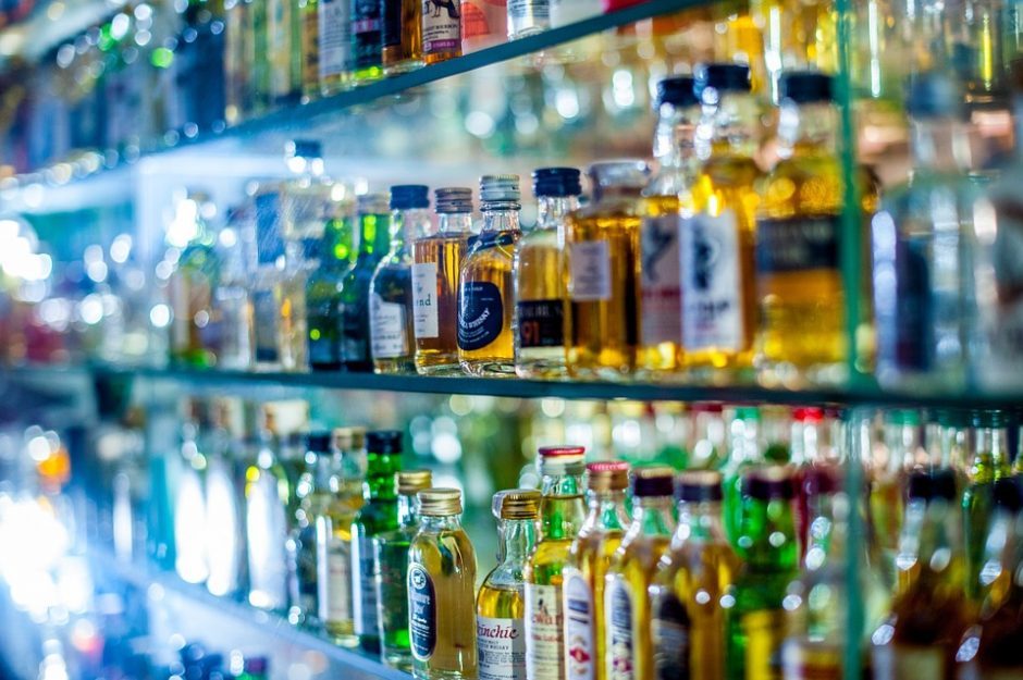 Stebės, kad kavinėse neparduotų alkoholio „išsinešti“: ar pavyks sukontroliuoti? 