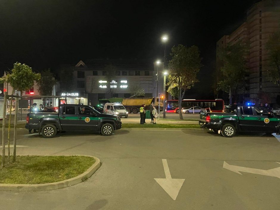 Vienas kartas nemelavo: Kalniečių parke naktinėjančioms nepilnametėms prireikė policijos pagalbos