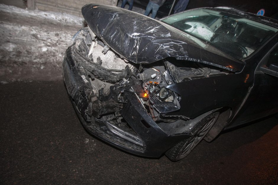 Kretingos rajone „Audi“ rėžėsi į stulpą, nukentėjo mažametis