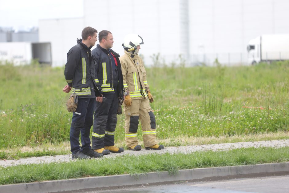 Tragedija: Kauno LEZ'e sudegė automobilis, jame – žmogaus kūnas