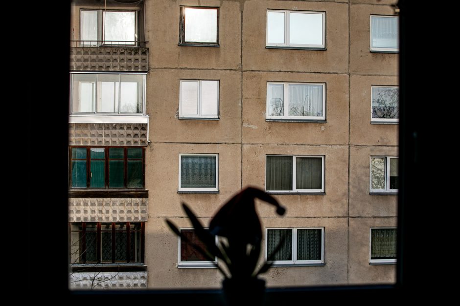 Šilainiuose prie daugiabučio – moters lavonas: įtariama, kad iškrito pro langą
