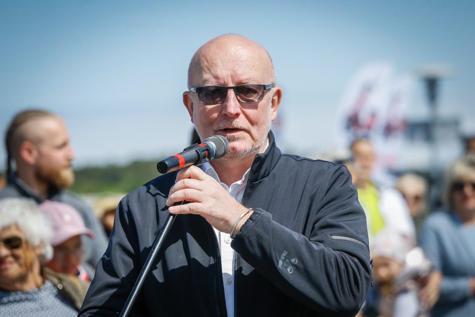 Neringoje atidarytas Šlovės takas, jį papildė penkių atlikėjų delnų įspaudai