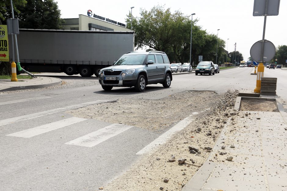 Taisyti duobės - po direktoriaus skambučio